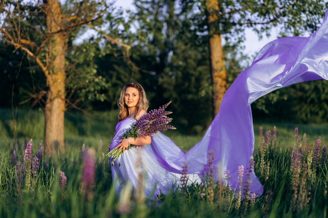 Captivating Maternity Photos: Empowering Women