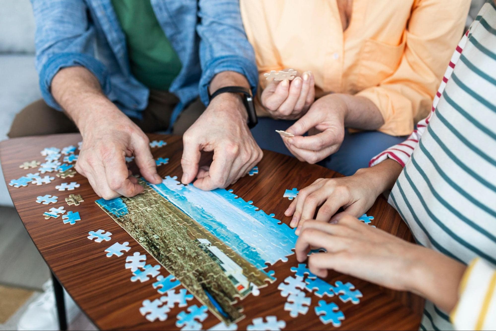 Couples completing puzzle together for a heartfelt birthday gift for girlfriend