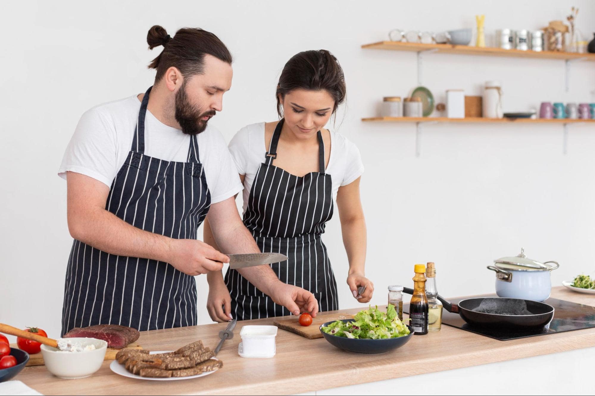  Couple cooking together, a best gift experience for a girlfriend's birthday