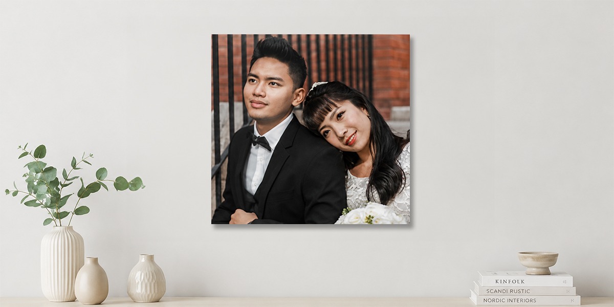 Modern acrylic photo frame for wedding memories